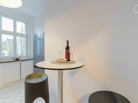 Alles perfekt: gemütliche, ruhige und schöne möblierte Wohnung direkt am Strausberger Platz (U5) | Everything perfect:…