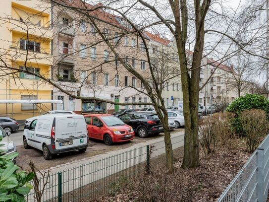 Urban living experience: modern 2-room flat with balcony in a quiet Reinickendorf location, Berlin - Amsterdam Apartmen…