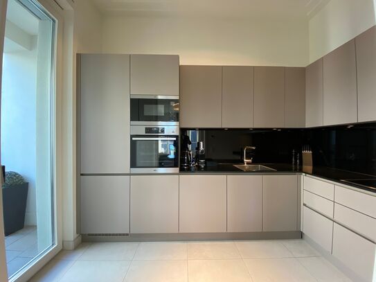 Beautiful and luxurious three-room apartment in a top location in the center of Düsseldorf