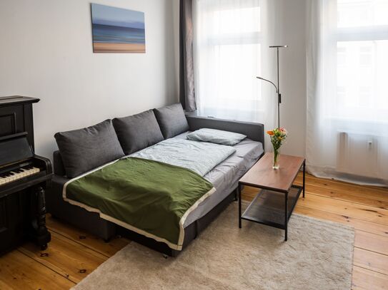 Charming 1-room flat in an old building in a central location in Berlin-Kreuzberg near the Bergmannstraße neighbourhood