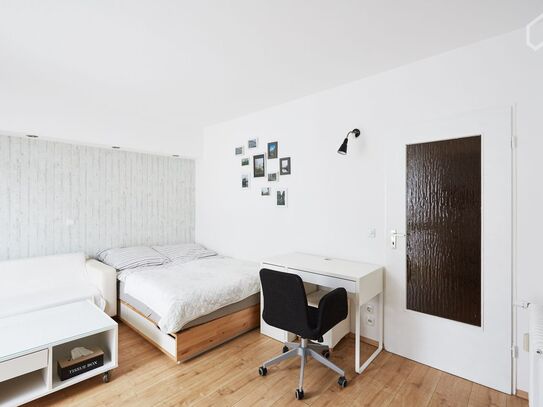 Stylish and comfortable apartment - MedienHafen, Dusseldorf - Amsterdam Apartments for Rent