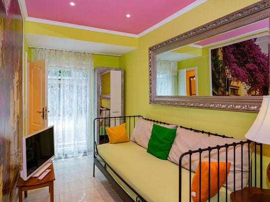 Charming, gorgeous suite close to city center