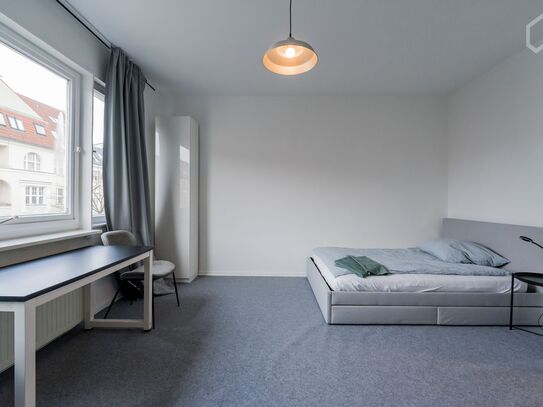 *NEW renovated and fully furnished city apartment* CENTRAL next to the famous KURFÜRSTENDAMM