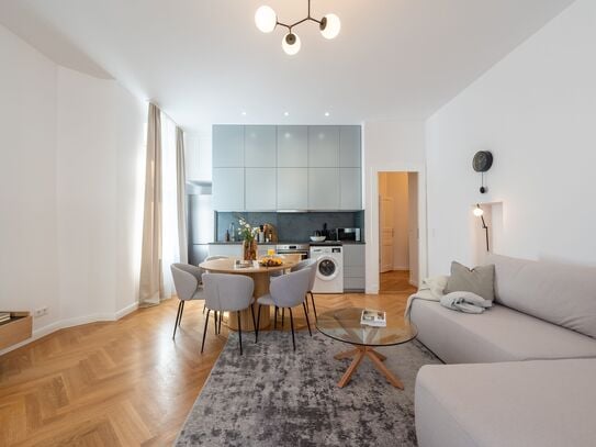 Renovated and elegant 3-Room Apartment w/balcony in Steglitz district