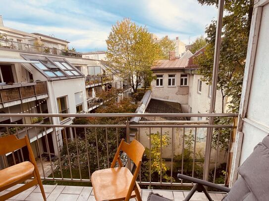 Room with balcony near Isar & Metro: Central, quiet, newly furnished and refurbished