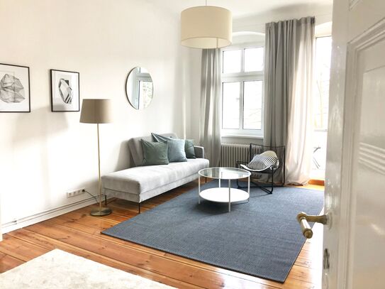 Schicke, helle, geräumige, ruhige 2-Zimmer-Altbauwohnung mit Balkon, Berlin-Tempelhof (Mariendorf)