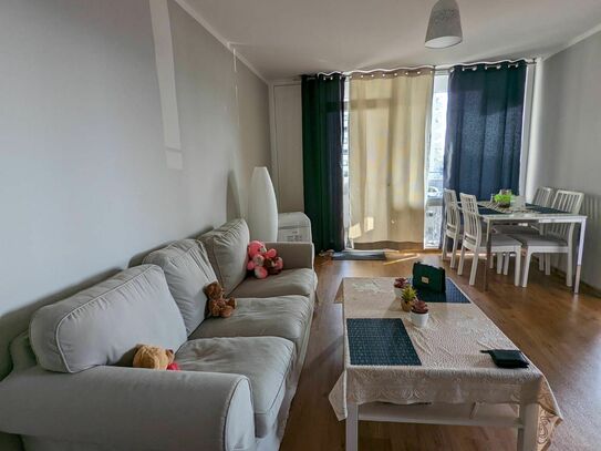 Helle 3 Zimmer vollmöblierte Wohnung mit moderner Ausstattung und erfrischendem Außenblick auf die Frankfurter City