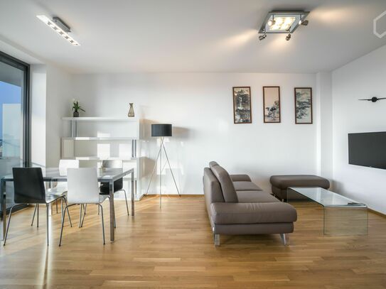 Luxuriöse 2-Zimmer Wohnung bei Frankfurt Messe mit Concierge, Balkon, offener Küche, Badewanne und Stellplatz