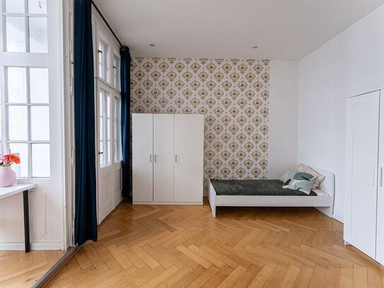 Schönes gemütliches Zimmer in der Königin-Elisabeth-Straße mit Balkon in Berlin