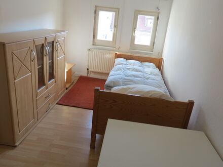 Helle möblierte Zweizimmerwohnung in zentraler Lage, WG möglich | Bright, furnished two-room apartment in a central loc…