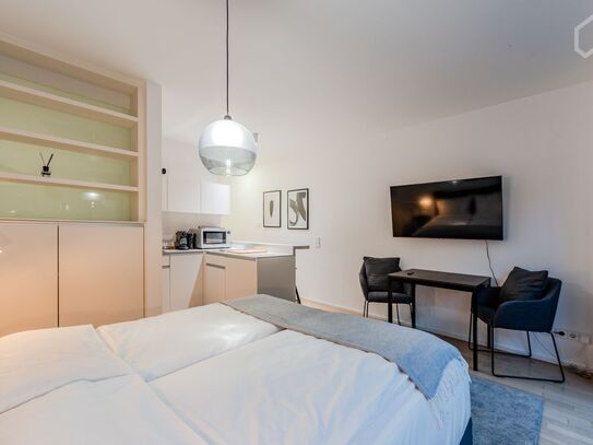 Charming & bright suite in Kreuzberg with balcon!, Berlin - Amsterdam Apartments for Rent