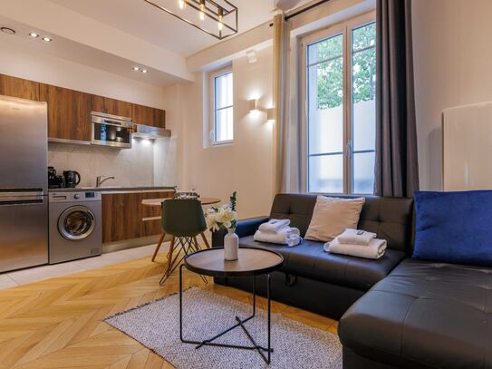 Charming Renovated Apartment in a Historic Building - Spacious 4-Bedroom Gem