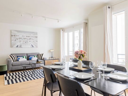 Stylish 2-BR apartment of 69m2 in the 16th district of Paris