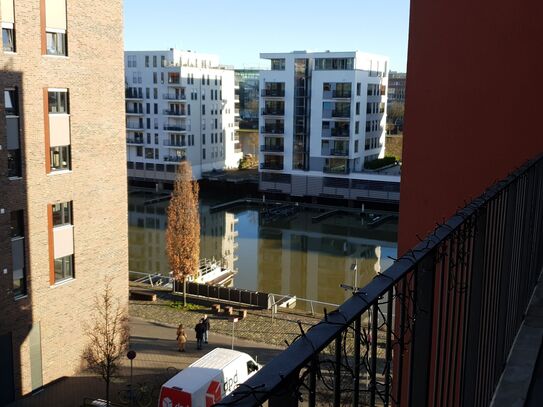 Comfortably living at Westhafen in the Gutleut quarter - river promenade directly in front of the front door