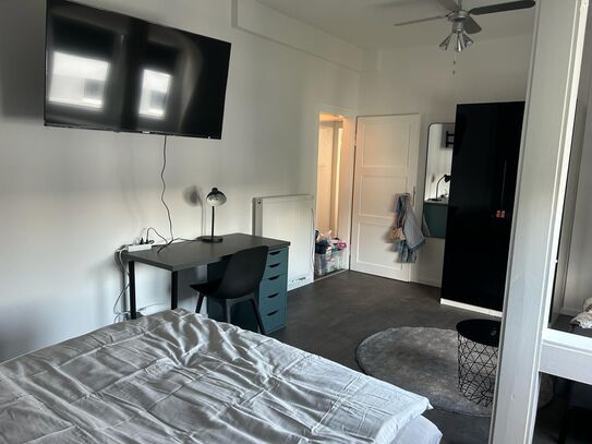 Wunderschönes großes WG-Zimmer in Frankfurt- Bockenheim