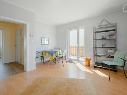 Hochwertig und neu sanierte Wohnung mit Weinbergblick | High quality and newly renovated apartment with Seven mountains…