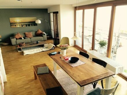 Großartige Wohnung mit Balkon und direktem Rheinblick 1. Reihe | Great & new apartment with a view of the Rhine, 1st row