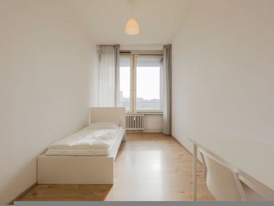 Schönes gemütliches Zimmer in der Bismarckstraße mit Balkon in Berlin