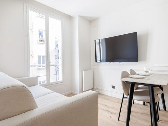 Vibrant Apartment in the 18th Arrondissement near Montmartre