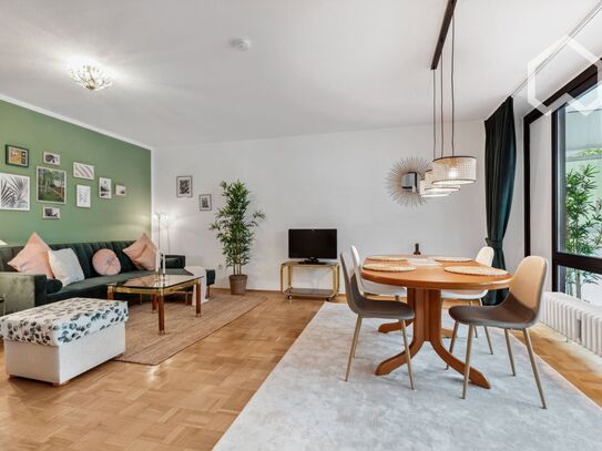 Urban Retreat: Bright 2BR Flat with Spacious Balcony in Cologne's Green Oasis – All Amenities at Your Doorstep!, Koln -…