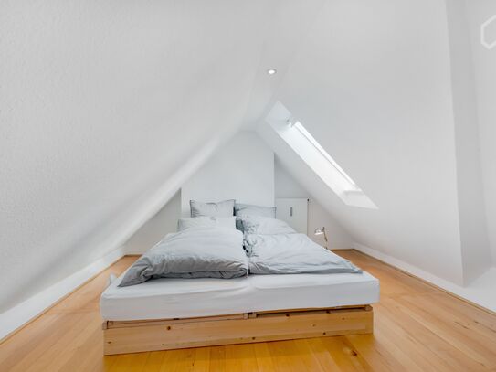 Central and sunny duplex apartment in trendy St. Pauli and very close to the city center