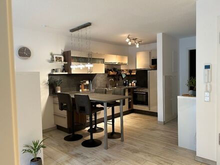 Moderne möblierte 2-Zimmerwohnung mit schönem Balkon - zentral gelegen | Modern furnished 2 room apartment with beautif…