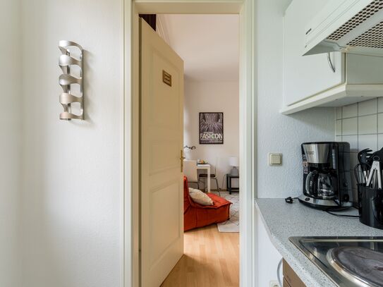 COZY APARTMENT IN PRIME LOCATION CLOSE TO SCHÖNHAUSER ALLEE STATION BERLIN