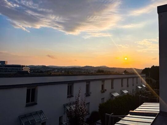 Exklusive, voll möblierte 2-Zimmer-Wohnung mit großer Dachterrasse und Alpenblick