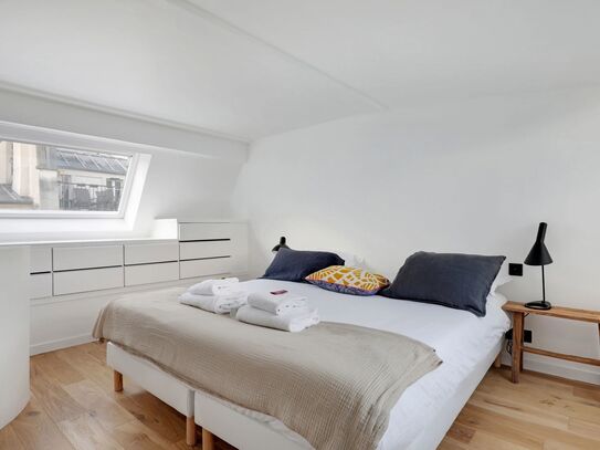 Newly refurbished, cosy and atypical flat, quiet and bright with a beautiful French window over the entire height of th…