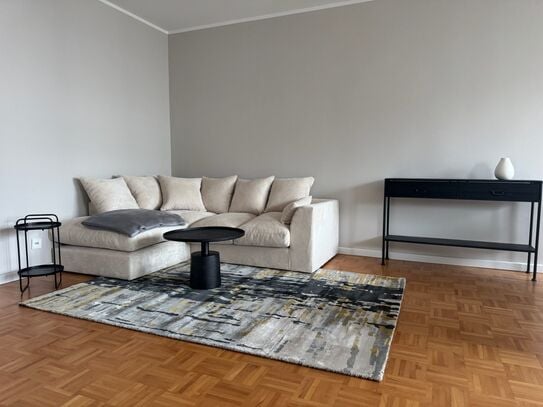 Living at Olivaer Platz, Wilmersdorf, first occupancy after renovation, furnished