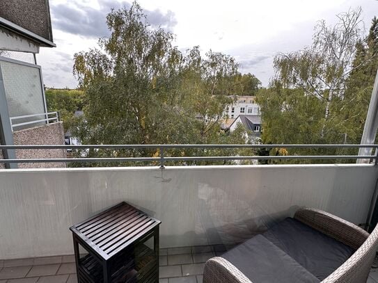 Fully furnished sunny studio with Parking, balcony and equipped kitchen in Bonn