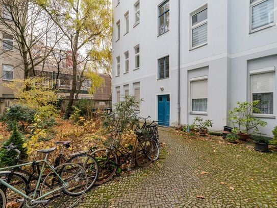 Cozy flat in Moabit, new renovated, wood floor, new washing machine, new refrigerator, new oven, with a lot of light, v…