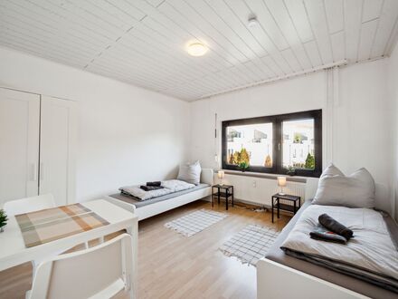 Work & Stay Haus mit Garten in Hanau | Work & Stay House with Garden in Hanau