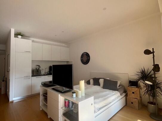 Furnished 1-room flat with large balcony - in the centre of Frankfurt's trendy Bornheim district