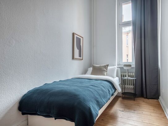 Great Charlottenburg 2BR, Equipped & Furnished