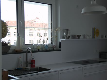 Hochwertiges Apartment mit sonniger Loggia und eigenem Tiefgaragenstellplatz | Lovingly furnished & comfortable apartme…