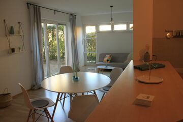 Elegant und gemütlich – Voll möblierte 2,5 Z EG-Wohnung (80m²) mit Terrasse in ruhiger, zentraler Wohnlage in Frankfurt am Main – Niederrad