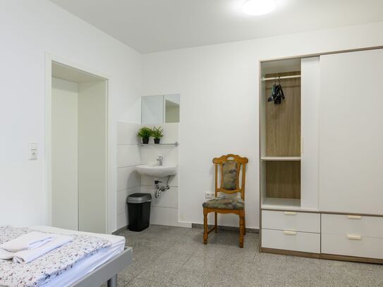 Central but in a quiet location furnished 2-rooms-flat in Cologne Deutz with a direct connection to the Fair, Koln - Am…