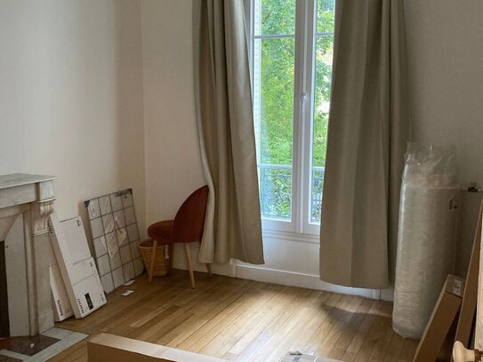 Beautiful shared apartment typically Parisian