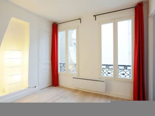 Lovely Apt in Heart of Paris: 10min Walk to Louvre