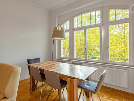 Wunderschön helle, voll ausgestattete, 2-Zimmer-Wohnung mit Wintergarten am Völkerschlachtsdenkmal | Beautiful, light f…