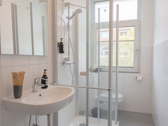 Modern apartment in zentral location with workspace and kitchen - Geibel Suite, Hannover - Amsterdam Apartments for Rent