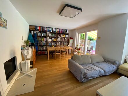 Geräumiges Mittelhaus im Bogenhausen von München mit privatem riesigen Garten | Spacious middle house in Bogenhausen of…