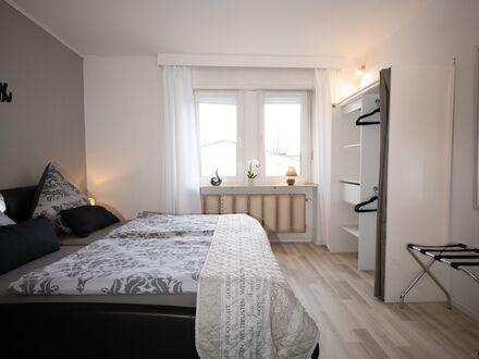 komplett ausgestattete Wohnung im Zentrum mit Parkplatz | fully equipped apartment in the center with parking space
