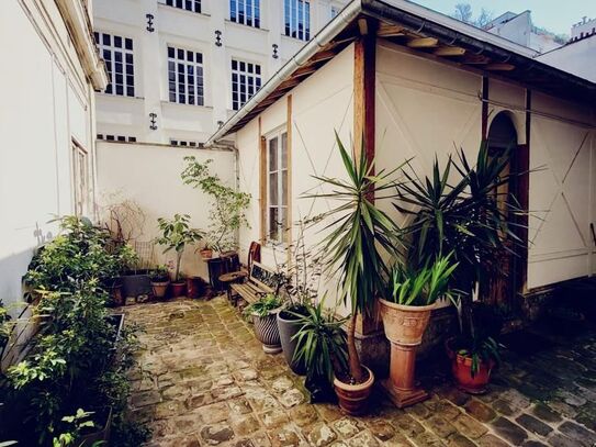 Spacious Parisian flat at the heart of trendy Paris