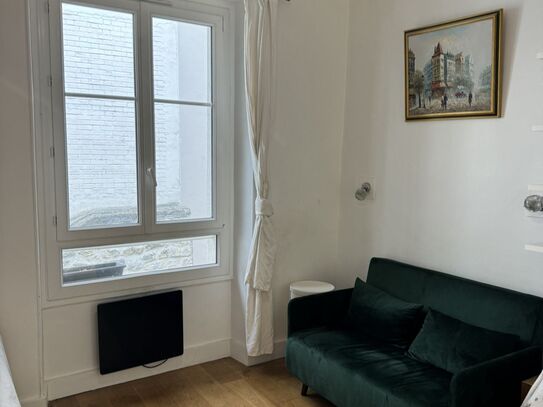 Loue charmant studio rue du cherche Midi , très bien équipé dans un beau quartier