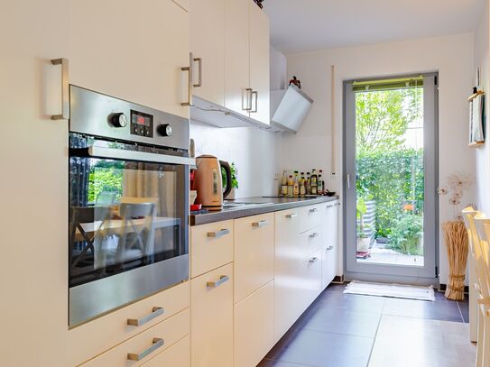 Lovely, new, quiet, bright apartment with 2 terraces. 15 min. to Marienplatz. INCLUDES electricity, heating, WIFI.