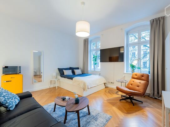 Be the first tenant with brandnew furniture Ouiet Luxury flat in nice neighbourhood Weißensee 15 min to Alexanderplatz