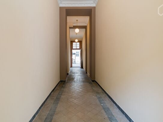 Beautiful renovated apartment with old building charm in Berlin Mitte