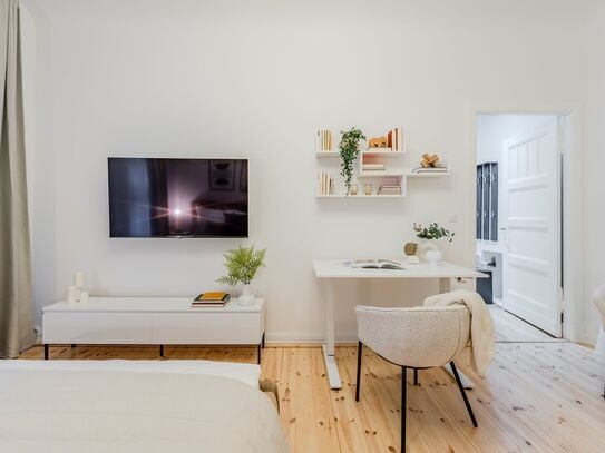 Urban Oasis: Neukölln's 1-Room apartment with a private Balcony